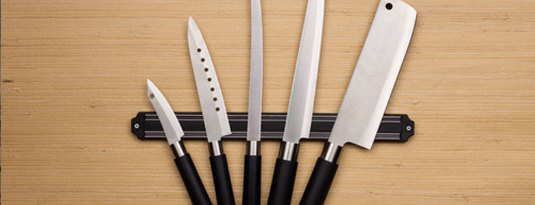 Come affilare forbici e coltelli in cucina: i metodi da usare e i
